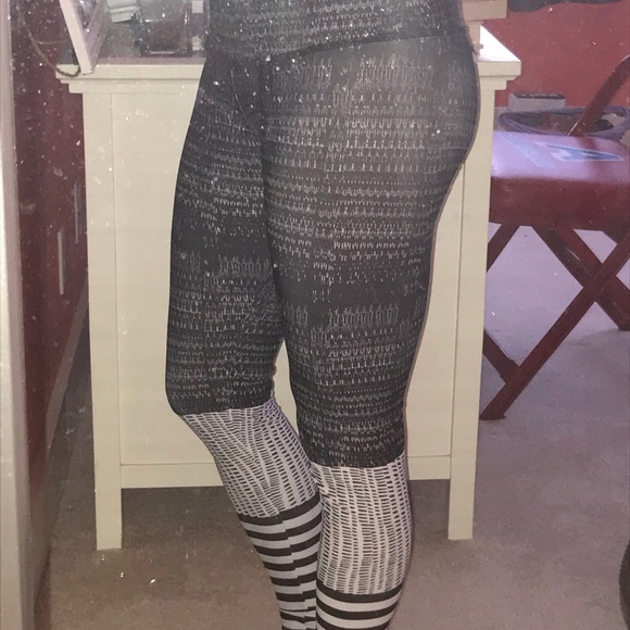 ONZIE black and white leggings - Picture 7 of 7